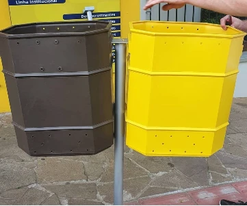 CONJ. LIXEIRAS EM POLIETILENO 80 L EXTERNA  (AMARELA+MARROM+SUPORTE)